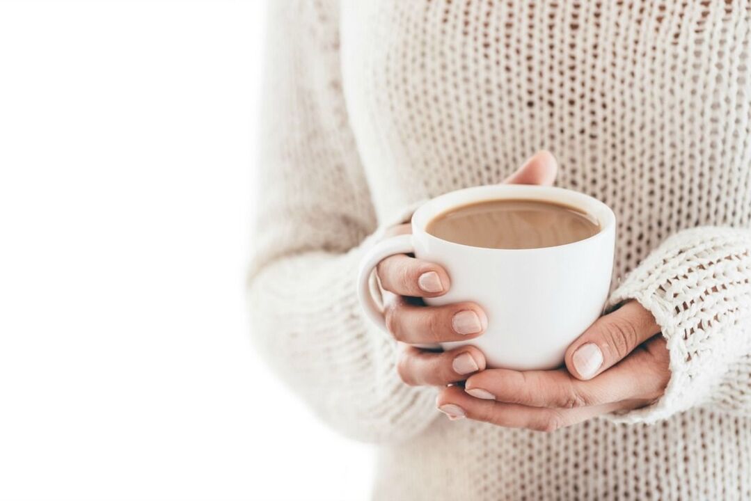 Ein Glas mit Ketokaffee zum Gewichtsverlust